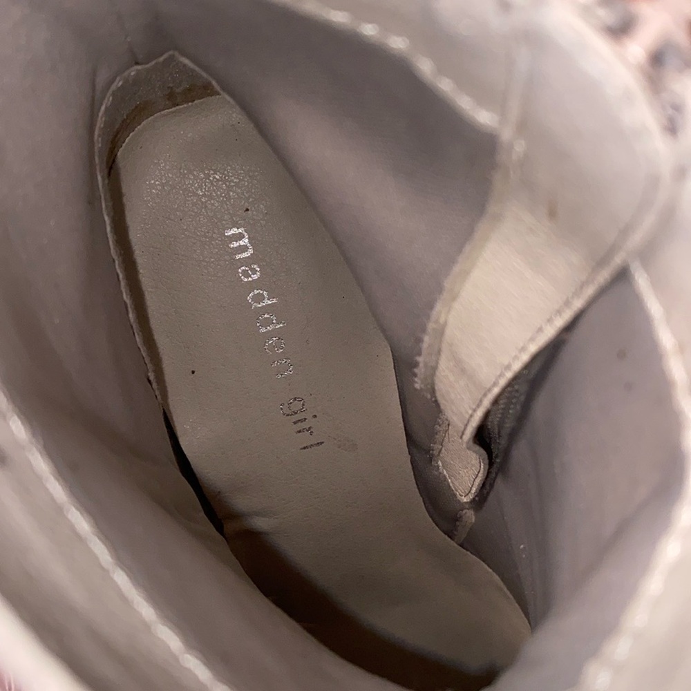 Madden Girl Silver Ankle Booties with rhinestones NWOT - Picture 5 of 10